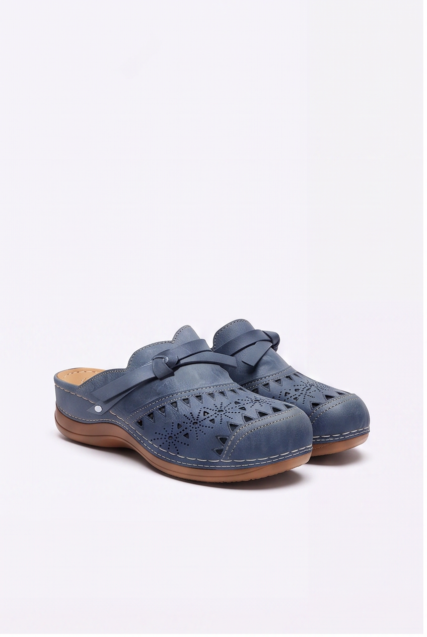Sabots Ninon coloris Bleu jean - vue de trois quarts, la paire