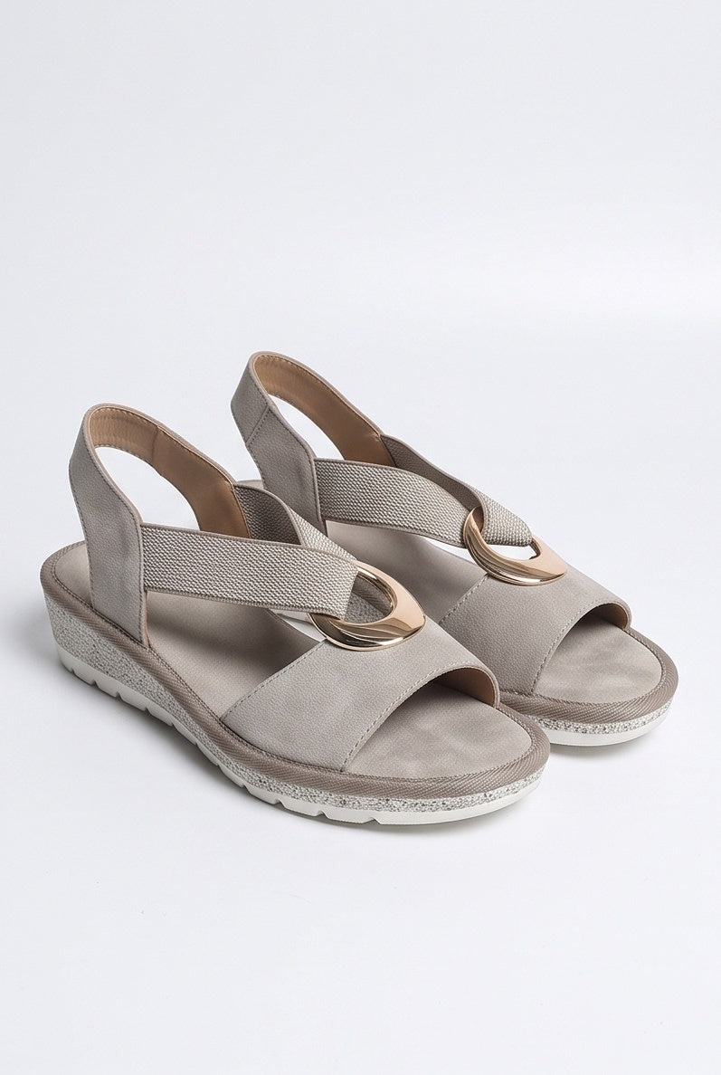 Sandales Suzanne coloris Beige - vue de trois quarts, la paire